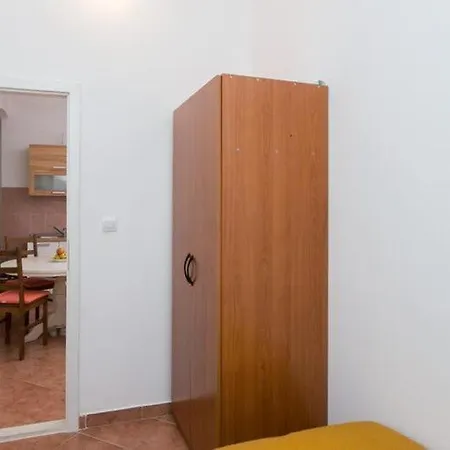 아파트 Tranquilo- Two Bedroom With Garden View 두브로브니크