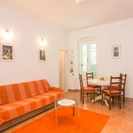 Tranquilo- Two Bedroom With Garden View Apartment *