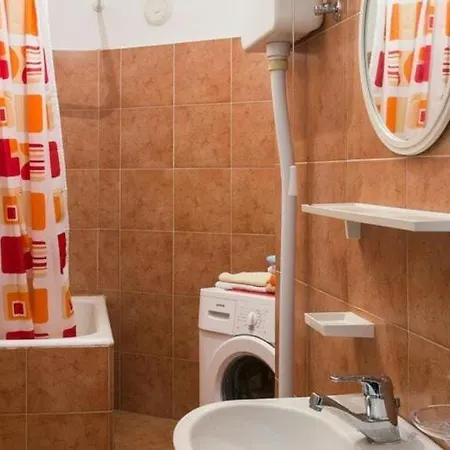 Apartment Tranquilo- Two Bedroom With Garden View *