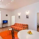 Tranquilo- Two Bedroom With Garden View Apartman
